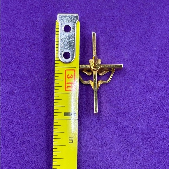 💛 Vintage Gold Plated Dove & Cross Pin - Picture 4 of 6
